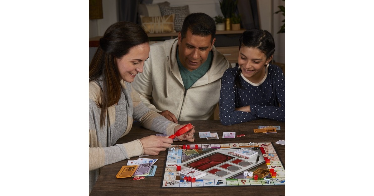Monopoly False Money - Gioco da tavolo per famiglie e bambini dagli 8 anni con rilevatore Mr. Monopolys per la registrazione di denaro contraffatto e carte false per 2-6 giocatori