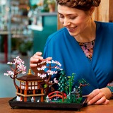 LEGO ICONS 10315 Il Giardino Tranquillo, Kit Giardino Botanico Zen per Adulti con Fiori di Loto, Regalo per Donna e Uomo, Giochi di costruzione Kit Giardino Botanico Zen per Adulti con Fiori di Loto, Regalo per Donna e Uomo, Set da costruzione, 18 anno/i, Plastica, 1363 pz, 1,68 kg