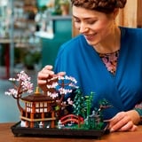 LEGO ICONS Il Giardino Tranquillo, Giochi di costruzione Set da costruzione, 18 anno/i, Plastica, 1363 pz, 1,68 kg