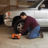 BLACK+DECKER ASI300 compressore ad aria AC, Pompa di aria arancione /Nero, 11 bar