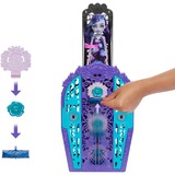 Mattel HYT74, Bambola 