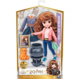 Spin Master Set regalo bambola 20,3 cm Brilliant Hermione, con 5 accessori e 2 outfit Wizarding World Set regalo bambola 20,3 cm Brilliant Hermione, con 5 accessori e 2 outfit, Bambola alla moda, Femmina, 5 anno/i, Bambino/Bambina, 203 mm, Multicolore