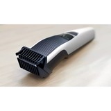 Philips 3000 series Rifinitore per barba con impostazioni di precisione da 1mm bianco/Nero, Lavabile, Non richiede manutenzione (non necessita di lubrificazione), Batteria, Nero, Argento