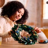 LEGO Botanicals 10340 Ghirlanda Decorazione Natalizia, Corona da Parete o da Tavola, Regalo di Natale per Adulti, Donna o Uomo, Giochi di costruzione Corona da Parete o da Tavola, Regalo di Natale per Adulti, Donna o Uomo, Set da costruzione, 18 anno/i, Plastica, 1194 pz, 1,24 kg