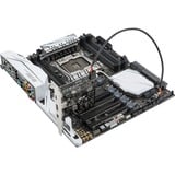 ASUS ThunderboltEX 4 scheda di interfaccia e adattatore Interno Mini DisplayPort, PCIe, Thunderbolt, USB 2.0, USB 3.2 Gen 2 (3.1 Gen 2), Controllore PCIe, Mini DisplayPort, PCIe, Thunderbolt, USB 2.0, USB 3.2 Gen 2 (3.1 Gen 2), PCIe 3.0, Nero, PC, Intel Thunderbolt 4 JHL8540