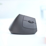 Logitech MX Vertical mouse Mano destra RF senza fili + Bluetooth Ottico 4000 DPI Nero/Argento, Mano destra, Ottico, RF senza fili + Bluetooth, 4000 DPI, Grafite