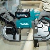Makita Sega a nastro a batteria PB002GZ XGT, 40 Volt blu/Nero