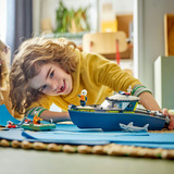LEGO City 60456 Inseguimento del Motoscafo della Polizia, con 2 Barche Giocattolo, 3 Minifigure, Squalo, Regalo per Bambini6+, Giochi di costruzione con 2 Barche Giocattolo, 3 Minifigure, Squalo, Regalo per Bambini6+, Set da costruzione, 6 anno/i, Plastica, 264 pz, 621 g