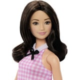 Mattel HRH21, Bambola 