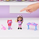 Spin Master Gabby‘s Dollhouse, set Art Studio con 2 personaggi giocattolo, 2 accessori, scatola con sorpresa e mobile, giocattolo per bambini dai 3 anni in su, Gioco figura Gabby's Dollhouse Gabby‘s Dollhouse, set Art Studio con 2 personaggi giocattolo, 2 accessori, scatola con sorpresa e mobile, giocattolo per bambini dai 3 anni in su, 3 anno/i, Multicolore
