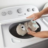 Fisher-Price Lontra Soffice Relax, Giocattolo con Vibrazioni Calmanti e Musica, Peluche animali marrone chiaro, Giocattolo con Vibrazioni Calmanti e Musica, Lontra giocattolo, Interattivo, Sonoro, Stilo AA, Batterie incluse