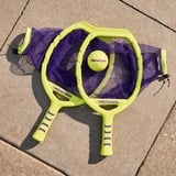 Spin Master Aerobie Flingo, gioco di lancio e ricezione per esterni per bambini e adulti, set con pallina da lanciare e prendere al volo per giochi estivi, giochi per cortile, campeggio e spiaggia per bambini dagli 8 anni in su, Attrezzature per il fitness Aerobie Flingo, gioco di lancio e ricezione per esterni per bambini e adulti, set con pallina da lanciare e prendere al volo per giochi estivi, giochi per cortile, campeggio e spiaggia per bambini dagli 8 anni in su, Gioco Pop-n-catch, 8 anno/i