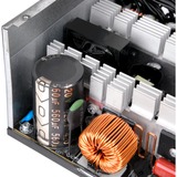 Thermaltake PS-SPW-0700NNFAWE-1, Alimentatore PC 