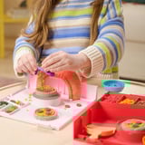 Spin Master Kinetic Sand, Set di Gioco Squish Pizza, con 452 g di Sabbia e 5 Attrezzi, Giocattoli per Bambini e Bambine, 5+ Anni, Gioco di sabbia Kinetic Sand , Set di Gioco Squish Pizza, con 452 g di Sabbia e 5 Attrezzi, Giocattoli per Bambini e Bambine, 5+ Anni, Kit di attività manuali per bambini, 5 anno/i, Multicolore, 9 pz