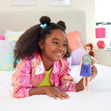 Mattel Bambola Barbie Fashionista con top in jersey e gonna plissettata 