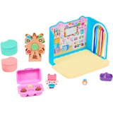 Spin Master Gabby's Dollhouse, Stanza Baby Box Craft-a-riffic con il personaggio gatto Baby Scatola, accessori, mobili e scatole con sorpresa, per bambini dai 3 anni in su, Sullo sfondo Gabby's Dollhouse , Stanza Baby Box Craft-a-riffic con il personaggio gatto Baby Scatola, accessori, mobili e scatole con sorpresa, per bambini dai 3 anni in su, Azione/Avventura, 3 anno/i, Multicolore