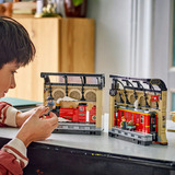 LEGO Harry Potter 76450 Book Nook: Espresso per Hogwarts, Set con Treno Giocattolo e 4 Personaggi, Regalo per Bambini 10+ Anni, Giochi di costruzione Set con Treno Giocattolo e 4 Personaggi, Regalo per Bambini 10+ Anni, Set da costruzione, 10 anno/i, Plastica, 832 pz, 1,4 kg