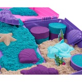 Spin Master Kinetic Sand, set di gioco Castello della sirena, 934 g di sabbia da gioco Shimmer (viola neon, verde acqua luccicante e sabbia della spiaggia), sabbiera pieghevole riutilizzabile e attrezzi, giocattoli sensoriali per bambini da 3 anni in su 