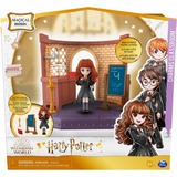 Spin Master Set Classe di Incantesimi Harry Potter con bambola esclusiva Hermione Granger e accessori Wizarding World Set Classe di Incantesimi Harry Potter con bambola esclusiva Hermione Granger e accessori, Azione/Avventura, 5 anno/i, Multicolore