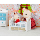 EPOCH Sylvanian Families - Bambino coniglio di cioccolato con culla, Giochi di costruzione 