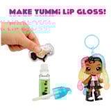 MGA Entertainment Yummiland Lip Gloss Doll Sour Sweeties - Sasha Sourworms, Bambola Mini bambola, Femmina, 4 anno/i, Bambino/Bambina, Multicolore