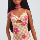 Mattel Bambola Barbie Fashionista con vestito a quadri rosa arancione 