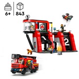LEGO City 60414 Caserma dei Pompieri e Autopompa con Camion Giocattolo, 6 Minifigure, Cane e Accessori, Gioco per Bambini 6+, Giochi di costruzione 6 Minifigure, Cane e Accessori, Gioco per Bambini 6+, Set da costruzione, 6 anno/i, Plastica, 843 pz, 1,78 kg