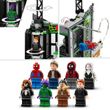 LEGO ǀ Marvel 76324 Spider-Man Contro Oscorp, Moto Giocattolo e 8 Minifigure, Regalo da Collezione per Bambini e Bambine 10+, Giochi di costruzione Moto Giocattolo e 8 Minifigure, Regalo da Collezione per Bambini e Bambine 10+, Set da costruzione, 10 anno/i, Plastica, 808 pz, 1,55 kg