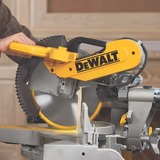 DEWALT DWS780 1675 W 3800 Giri/min, Sega mitra/Troncatrice giallo, 470 mm, 396 mm, 24,8 kg