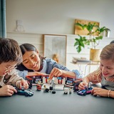 LEGO City 60444 Garage con Monoposto Mercedes-AMG e Alpine F1, Auto da Corsa Giocattolo con 6 Minifigure, Regalo Bambini 7+, Giochi di costruzione Auto da Corsa Giocattolo con 6 Minifigure, Regalo Bambini 7+, Set da costruzione, 7 anno/i, Plastica, 678 pz, 1,31 kg