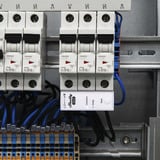 Shelly 3EM-63T Gen3, modello con terminale piatto, 0%, Strumento di misura bianco