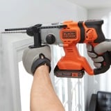 BLACK+DECKER Martello combinato a batteria BCD900E2K, 18Volt, Trapano a percussione arancione /Nero