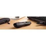 Logitech Professional Presenter R700 puntatore wireless RF Nero Nero, RF, USB, 30 m, Nero
