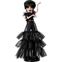 Mattel HXJ03, Bambola