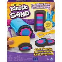Image of Kinetic Sand |Set Slice N'' Surprise | Sabbia cinetica 380gr | Sabbia magica | Sabbia colorata nera, rosa e blu | 7 accessori e strumenti inclusi | Giocattoli per bambini e bambine 3 anni