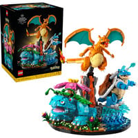 LEGO Pokémon Venusaur, Charizard e Blastoise, Giochi di costruzione Charizard e Blastoise, Kit di Modellismo 3D per Adulti con 3 Action Figure, Regalo da Collezione, Set da costruzione, 18 anno/i, Plastica, 6838 pz, 9,24 kg