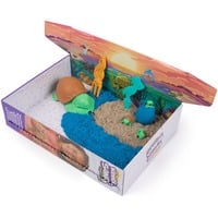 Spin Master Kinetic Sand, Project Planet, Spiaggia delle tartarughe con 396 g di sabbia da gioco, attrezzi e formine, materiali sostenibili concepiti per la salvaguardia dell'ambiente, giocattoli sensoriali per bambini dai 3 anni in su, Gioco di sabbia 