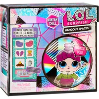 MGA Entertainment Winter Chill Spaces Playset with Doll- Style 1 L.O.L. Surprise! Winter Chill Spaces Playset with Doll- Style 1, Mini bambola, Femmina, 4 anno/i, Bambino/Bambina, 149,4 mm, 313,636 g