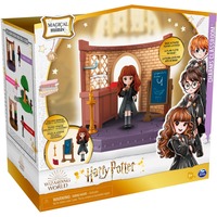 Spin Master Set Classe di Incantesimi Harry Potter con bambola esclusiva Hermione Granger e accessori, Gioco figura Wizarding World Set Classe di Incantesimi Harry Potter con bambola esclusiva Hermione Granger e accessori, Azione/Avventura, 5 anno/i, Multicolore